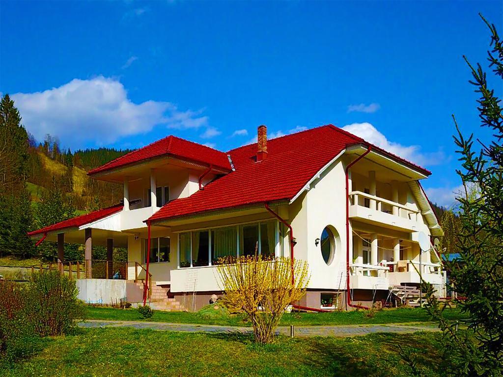 Pensiunea Aurora Izvorul Muntelui บีคาซ ภายนอก รูปภาพ