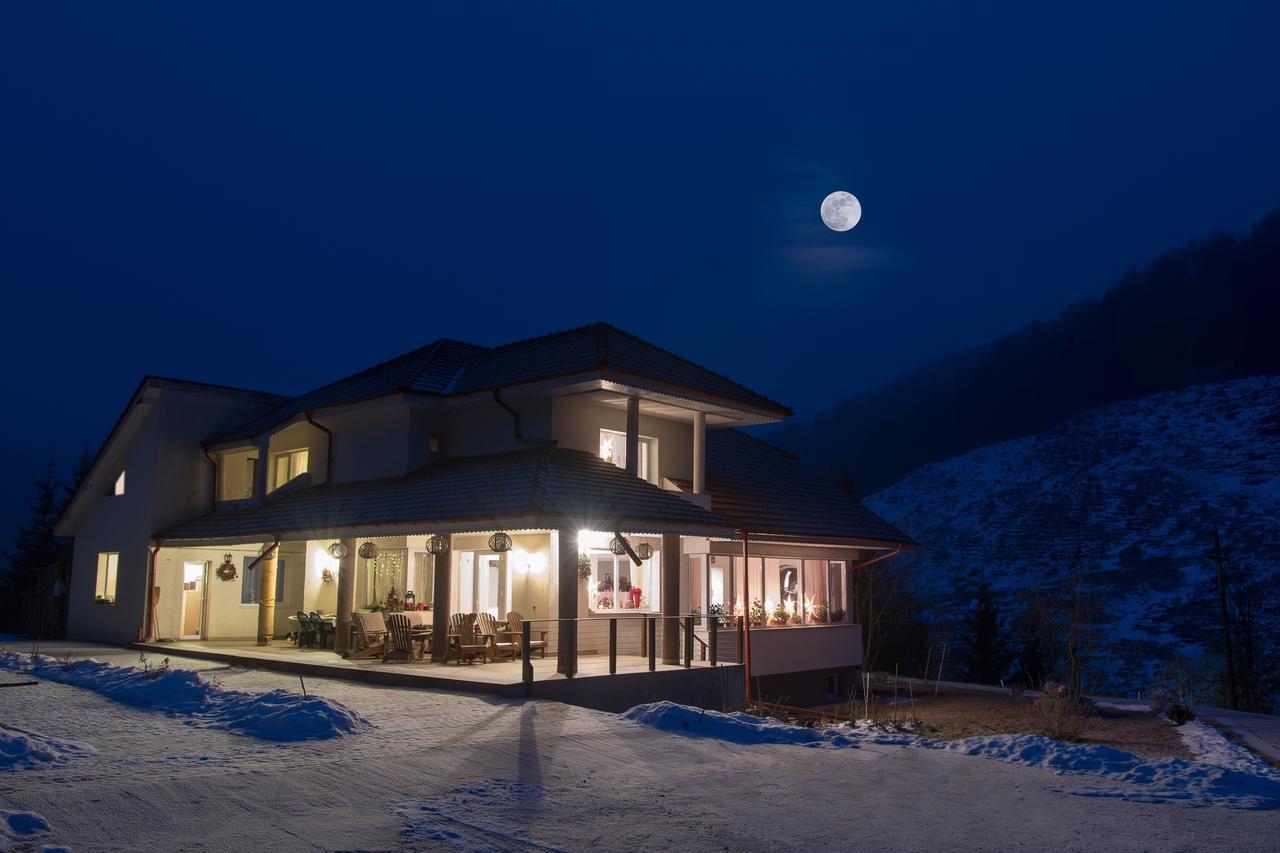 Pensiunea Aurora Izvorul Muntelui บีคาซ ภายนอก รูปภาพ